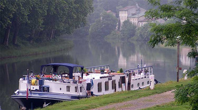 Saint Louis cruising along the Burgundy
