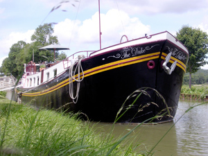 Wine and cruise on board the barge the Duke
