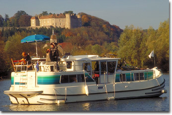 Boating on the river Saone with Locaboat