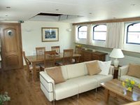 Le Premier barge hotel