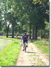 Rush hour along the canal