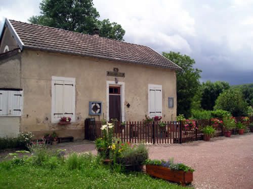 Lock number 16 in the village of Crugey