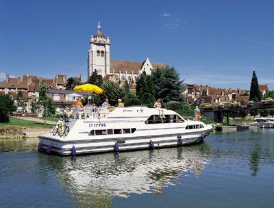 Self-rental boat