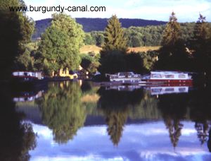 Boats moored at Pont d'Ouche