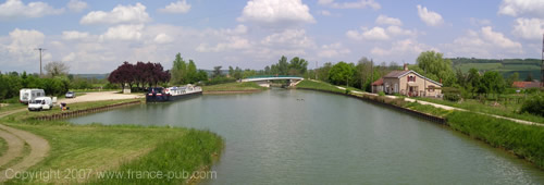 The small port of Pouillenay