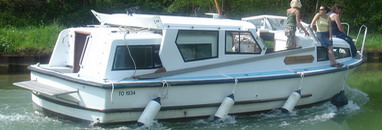 Self drive boat rentals