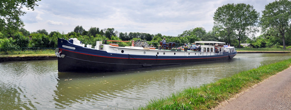 Luxe-motor starboard profile