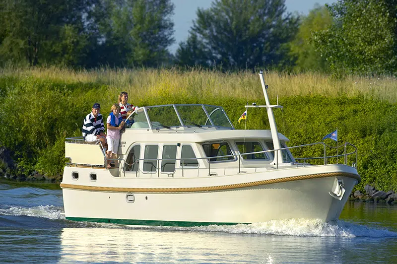 Self-drive boat rental cruises