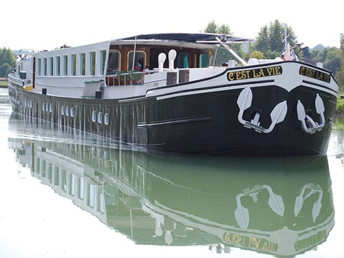 C'est La Vie hotel barge