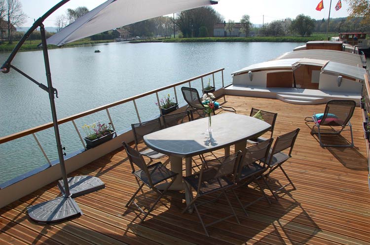 Wine and Water cruise on board a barge in Burgundy