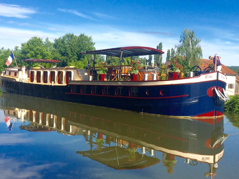 Hotel barge Wine & Water