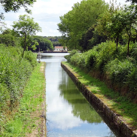 The summit of the Burgundy Canal