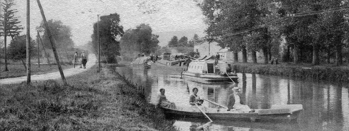 Old postcards of the canal and barges