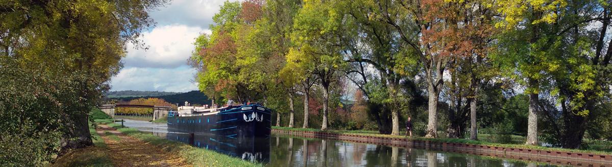 The hotel barge Magnolia