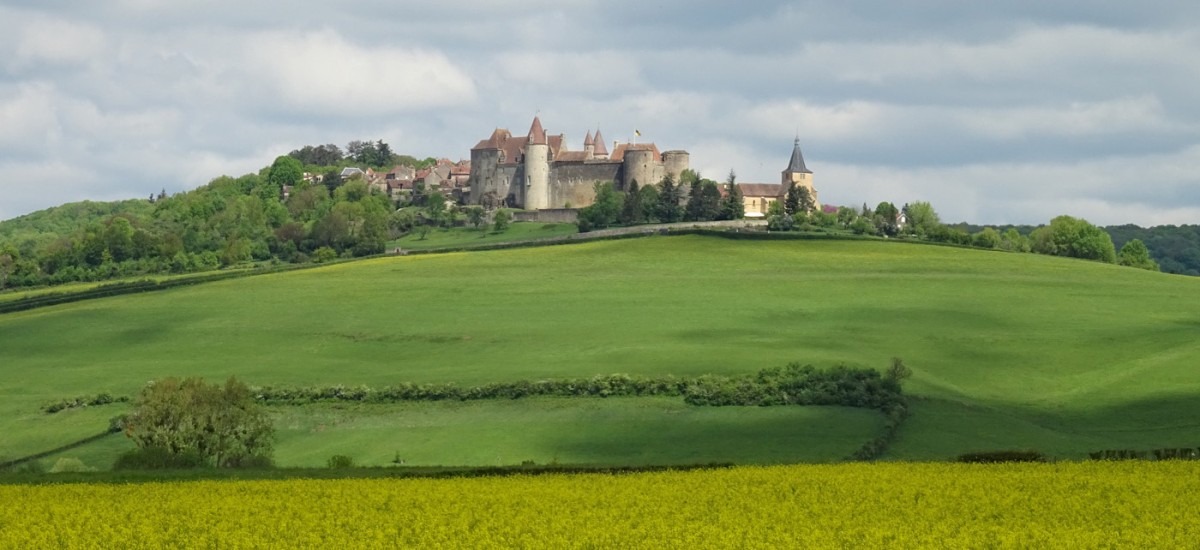 Châteauneuf en Auxois, the village