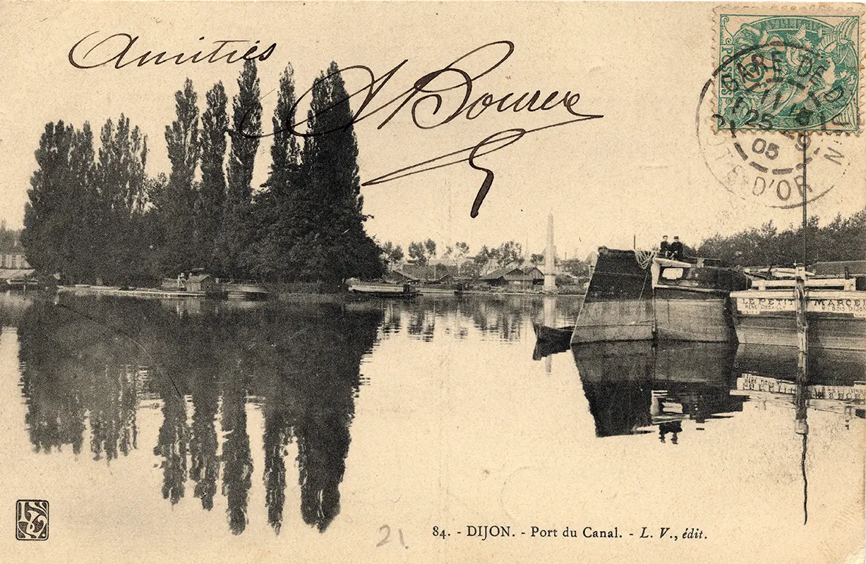 The tunnel of the Burgundy canal at Pouilly.