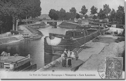 wooden-hulled barges at Les Laumes