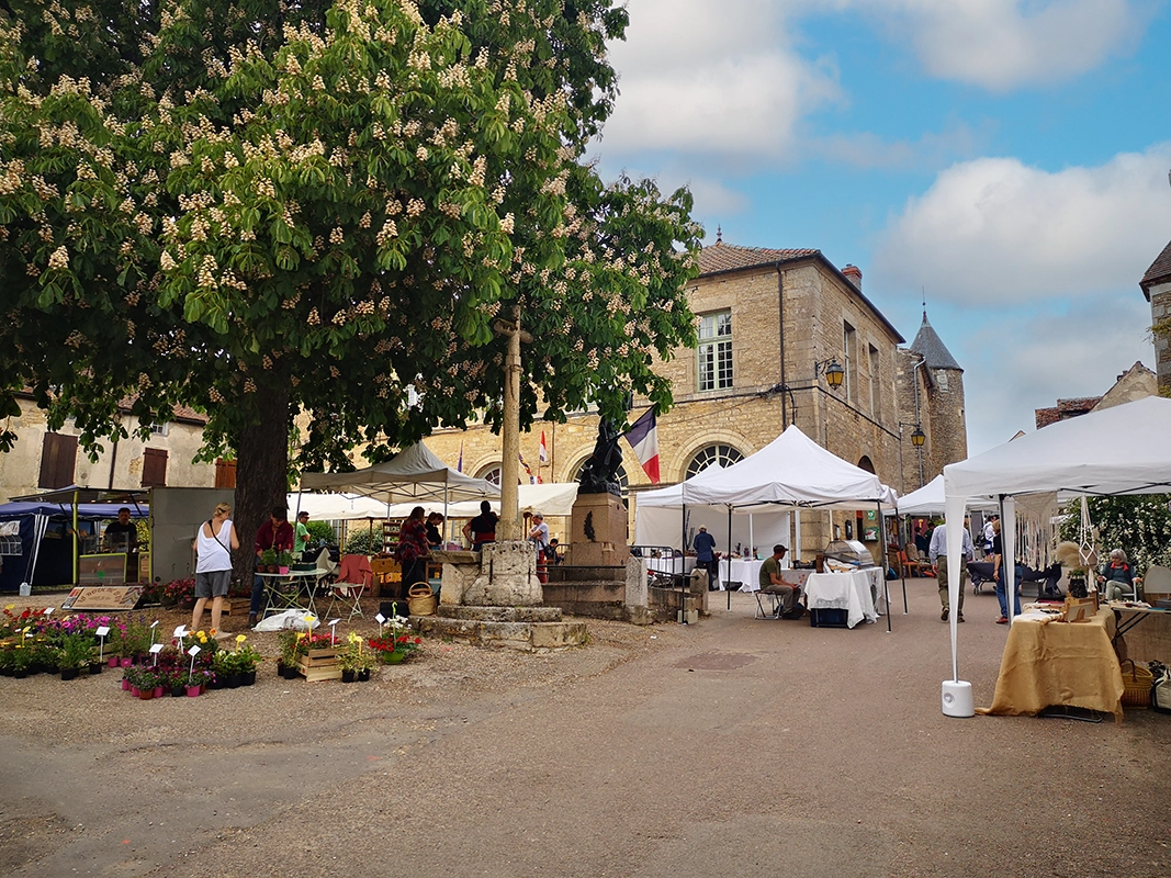 Market at Chateauneuf