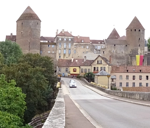 The main entrance to Semur-en-Auxois