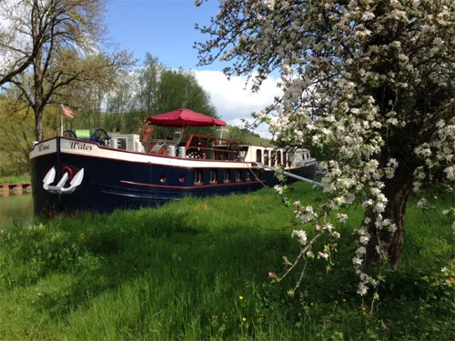 Hotel barge Wine & Water