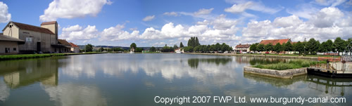 Pouilly en Auxois port