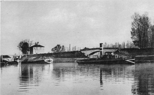 Tug on the river Saône