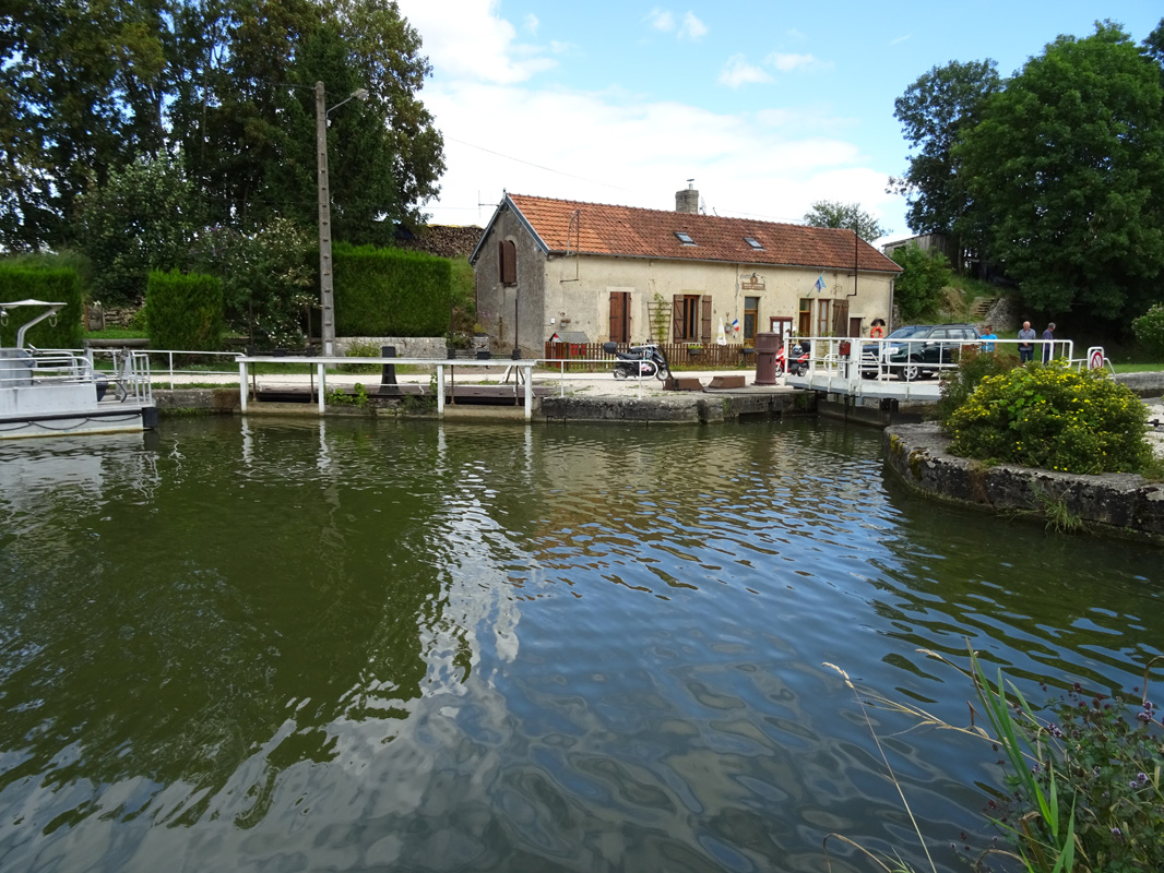 Lock house 1 Saône